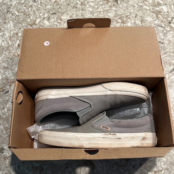 Women’s 7.5 classic slip on Vans - Picture 9 of 9